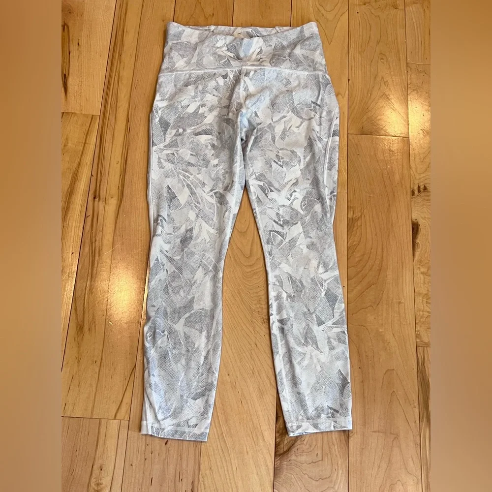 LULULEMON Train Times Tight 2 Jasmine White Multi/ size 8